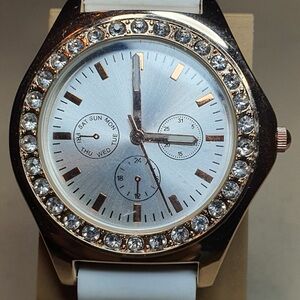 🦋10/$20🦋 Claire's Goldtone/Silver Rhinestone Silicone Women's Watch